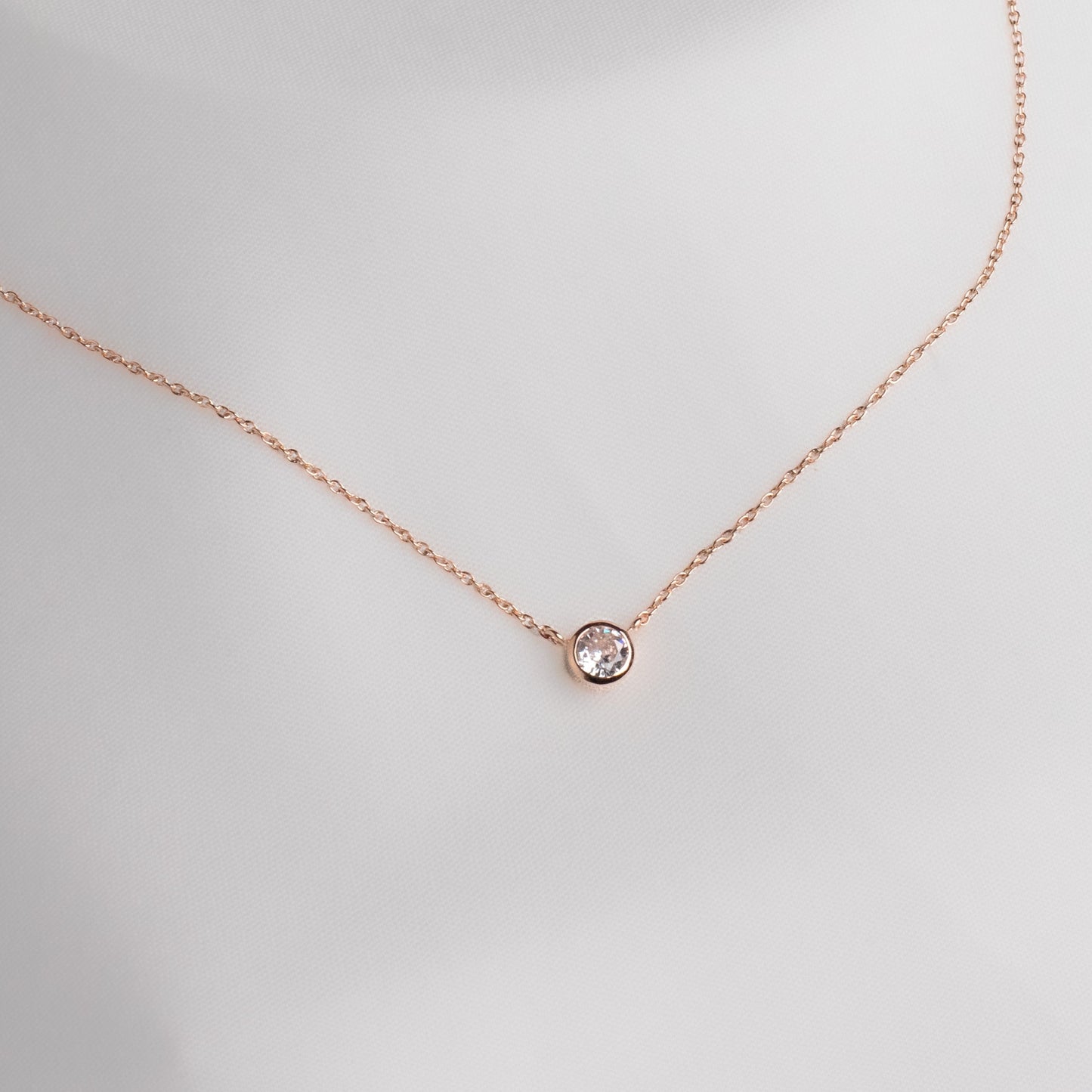 Solitaire Minimal Pendant